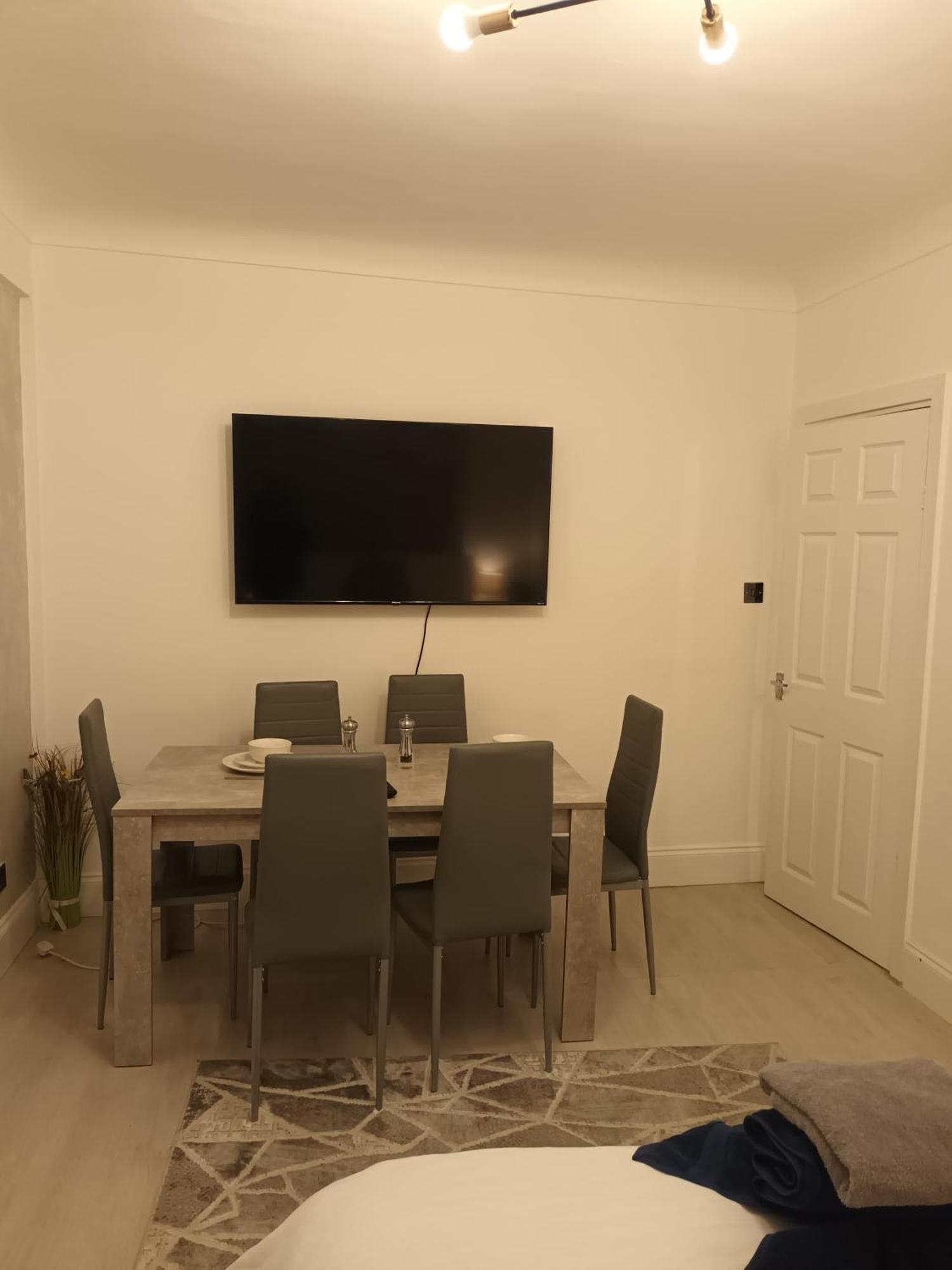 Marble Arch Family Edgware Road * London
